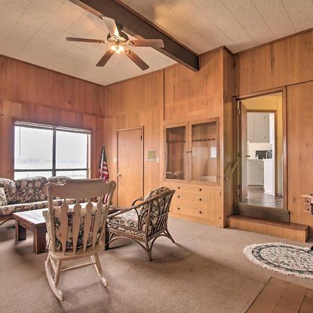Rustic Lake Buchanan Hideaway With Game Room And Grill Tow Екстериор снимка