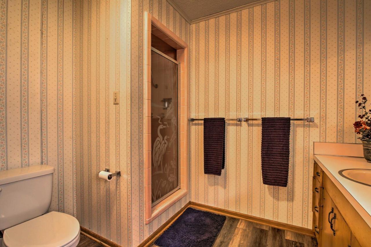 Rustic Lake Buchanan Hideaway With Game Room And Grill Tow Екстериор снимка