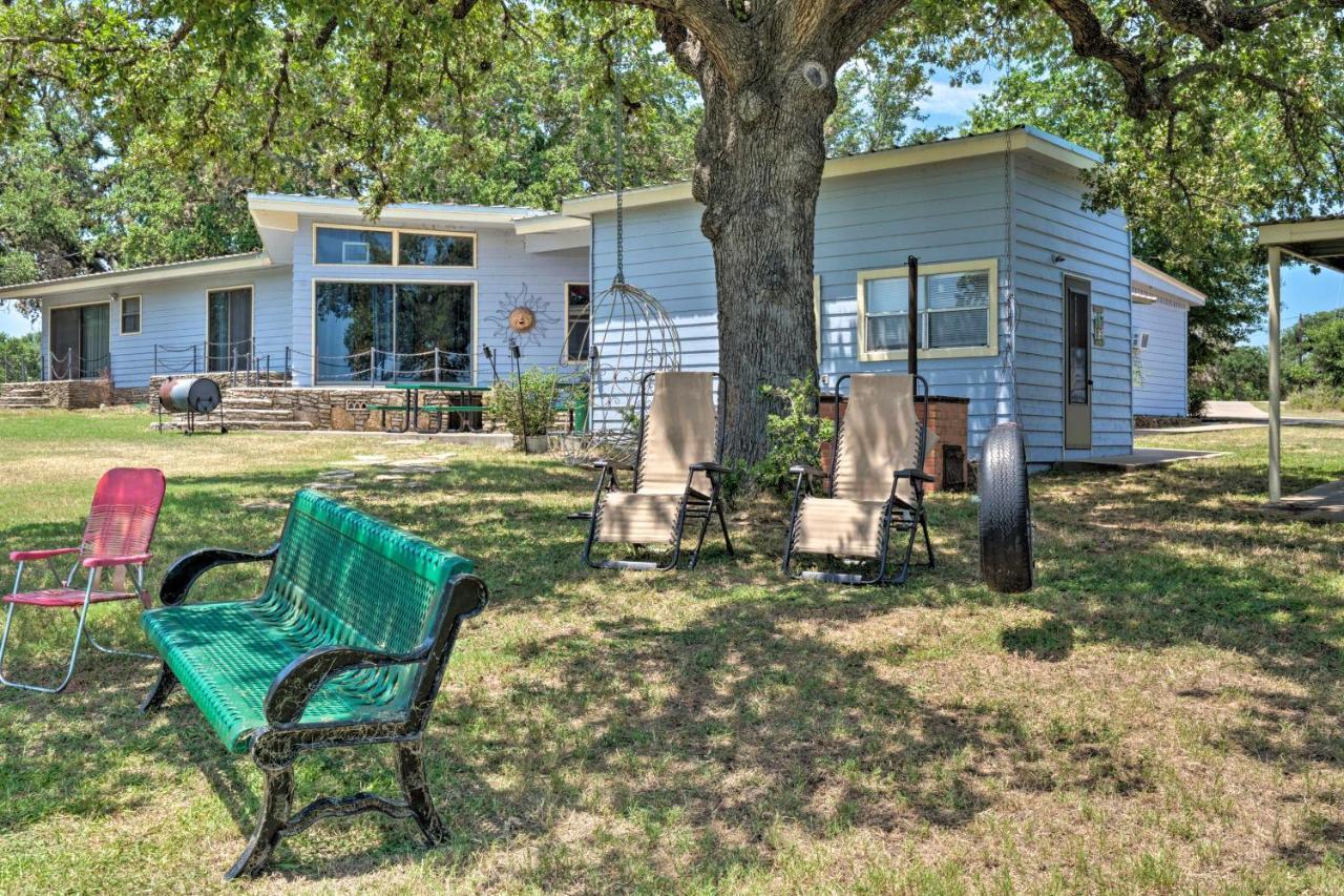 Rustic Lake Buchanan Hideaway With Game Room And Grill Tow Екстериор снимка